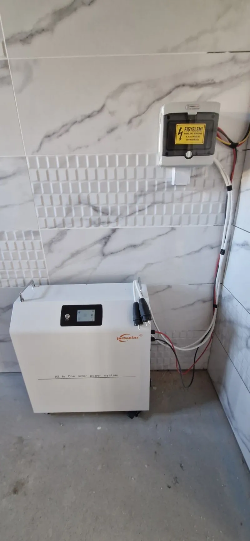 5 kW-os all-in-one akkumulátoros napelemes rendszer egysége – Debrecen-Józsa